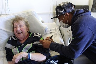 Tyler Lockett visits patients and fans