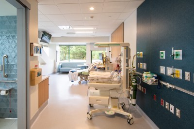 Birthing suite and bathroom