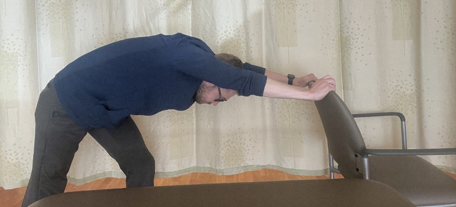 Table bows stretch